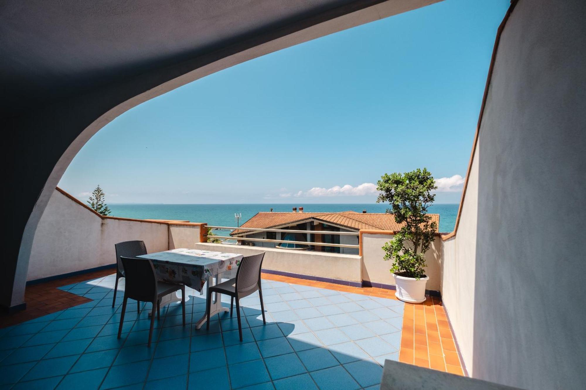 Oasi Azzurra Aparthotel Messina Kültér fotó