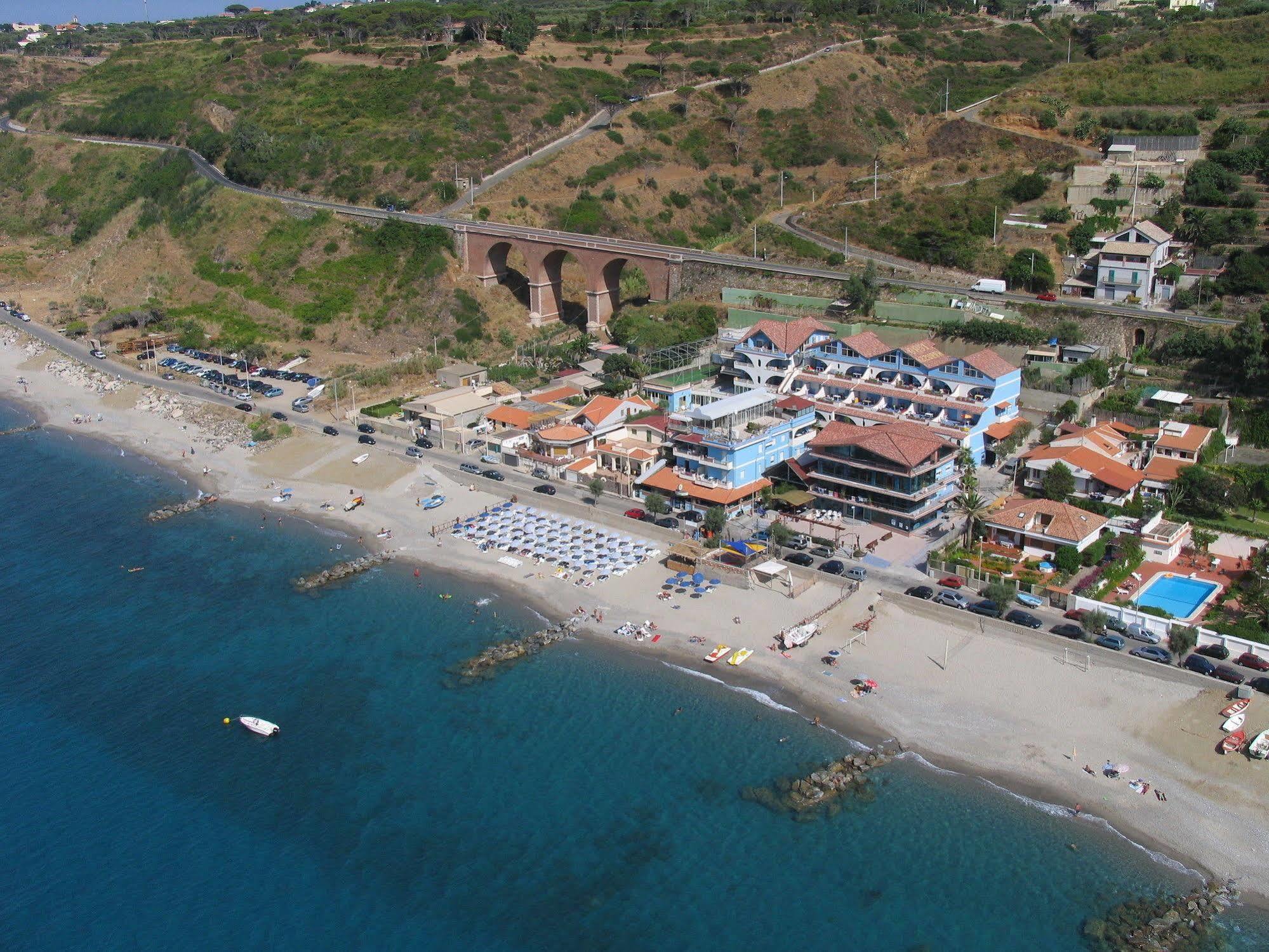 Oasi Azzurra Aparthotel Messina Kültér fotó