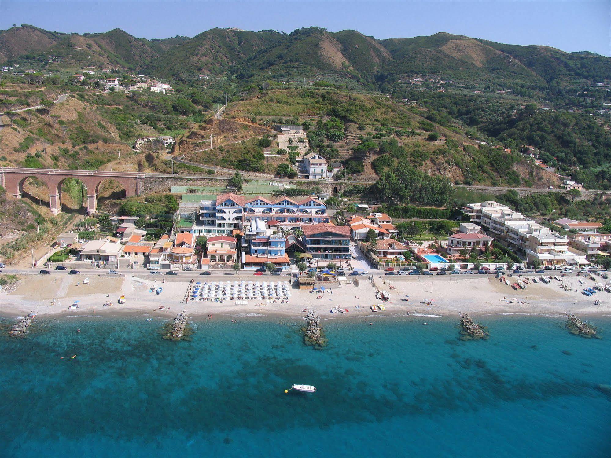 Oasi Azzurra Aparthotel Messina Kültér fotó