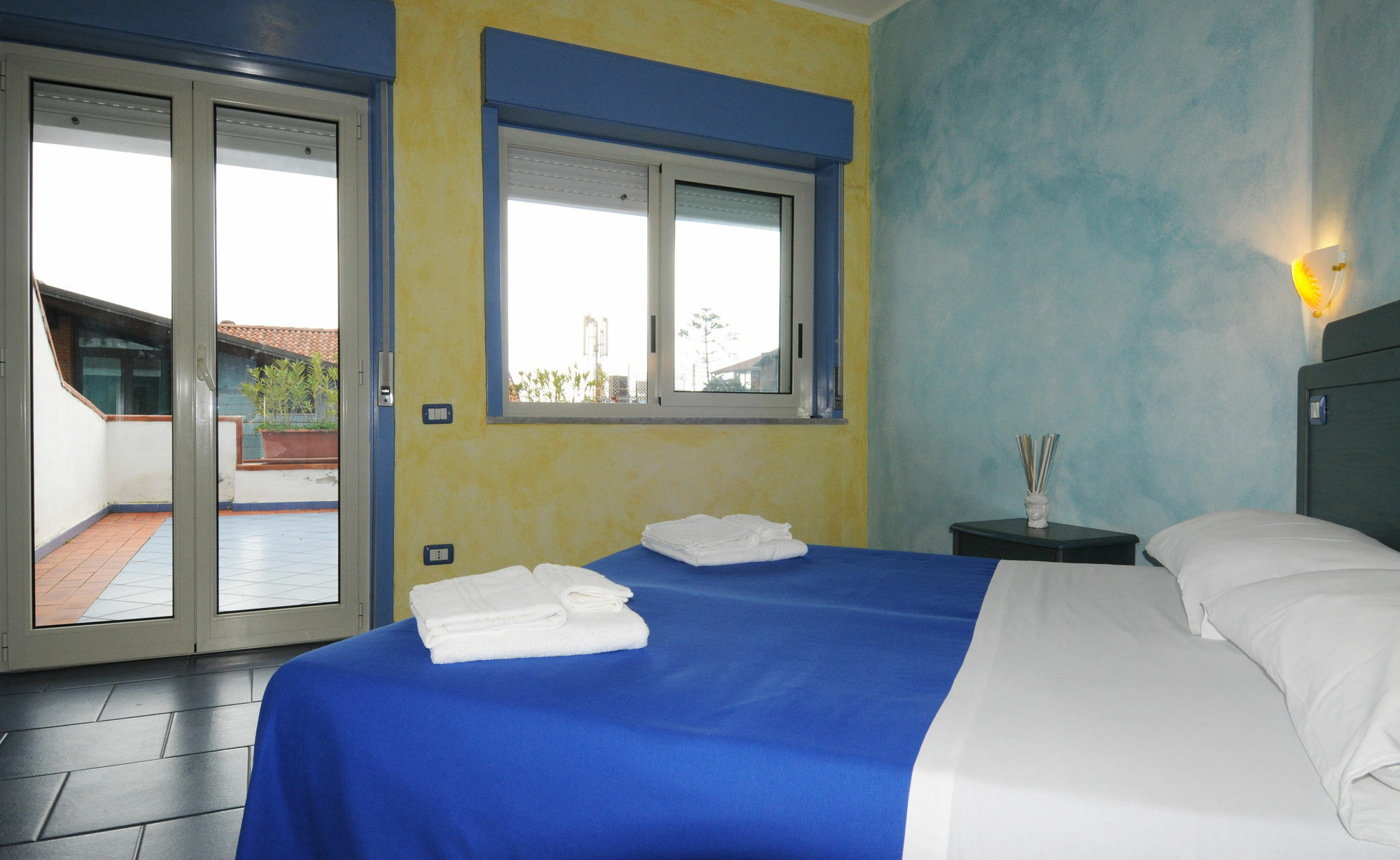 Oasi Azzurra Aparthotel Messina Kültér fotó