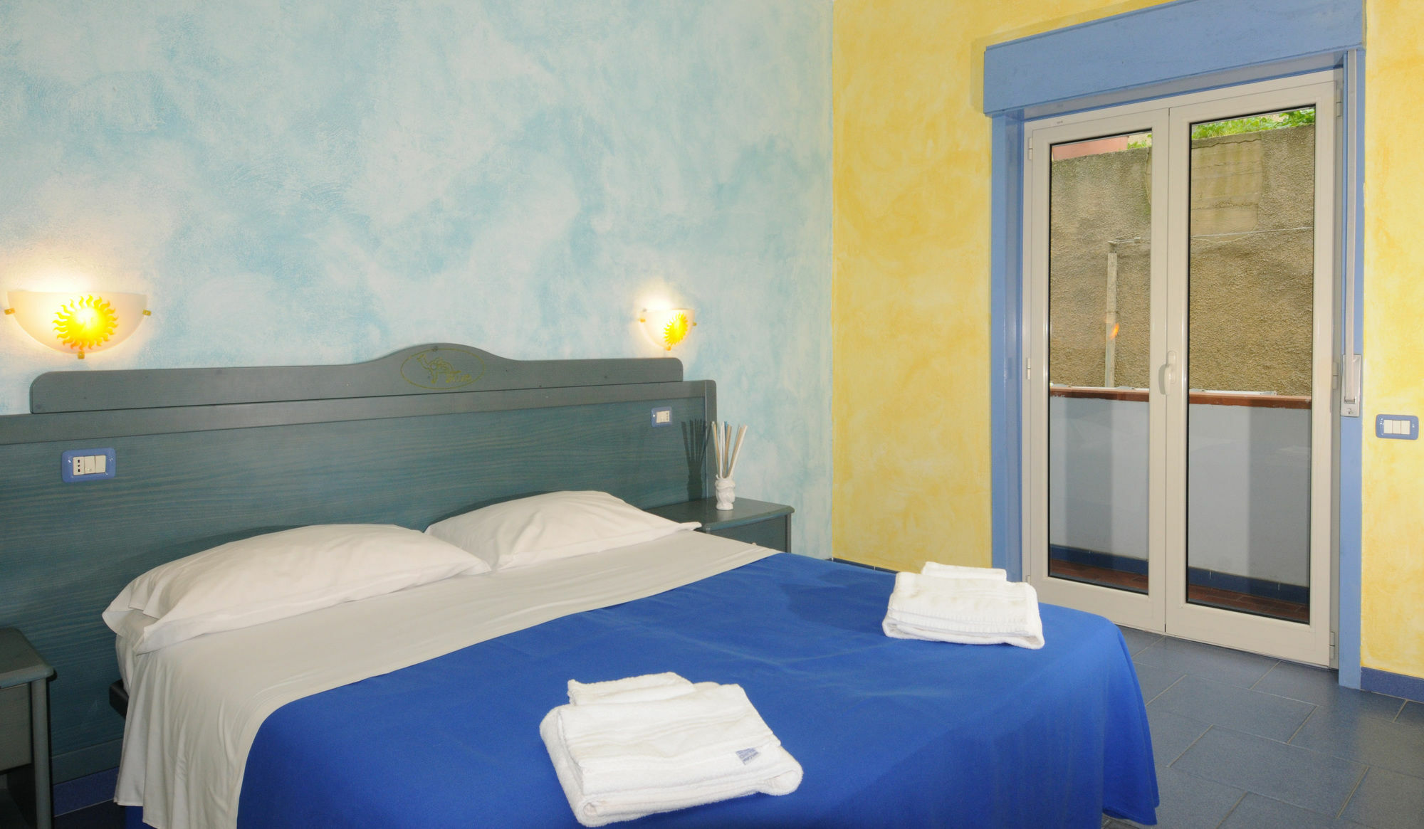 Oasi Azzurra Aparthotel Messina Kültér fotó